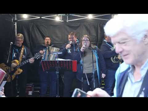 Otoček sredi jezera/Beim Stelldichein in Oberkrain - Ansambel Krajcarji & Luka Filipič