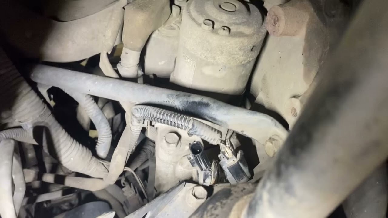 Где находится датчик коленвала Nissan Almera N15?