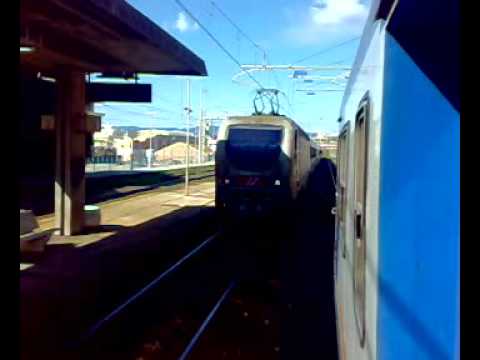 InterCity Notte 761 SCILLA proveniente da Torino P.N. diretto a Reggio Cal. C.le in testa l'E402B