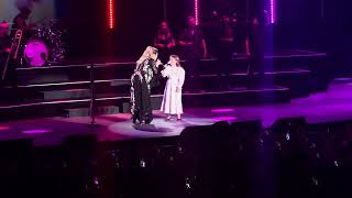 Kelly Clarkson &amp; Daughter River Rose Sing Heartbeat Song Together