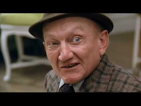 Goldie Hawn, Foul Play, the Dwarf