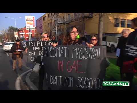 2018-01-08 PRATO - NO AI MAESTRI SENZA LAUREA, OGGI SCIOPERO E CAOS