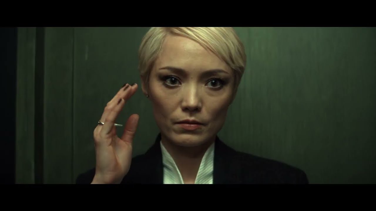 Пом Клементьєфф у кадрі з тизер-трейлера «Бджоляр 2»