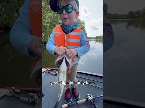 Big ole booty bass #fishing #bassfishing #trythatinasmalltown #fishingvideo #funny #fisherman