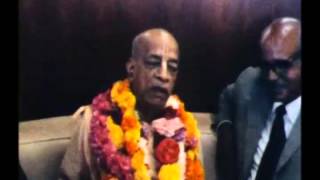 preview picture of video 'Srila Prabhupada Arrival Reception at Airport - Mauritius - October 1, 1975'