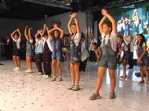 Coreografia: Rap da família - alunos dos 4º e 5º anos - Colégio Desafio