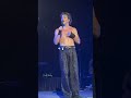 Benson Boone’s Reaction to a Fan Yelling ‘Taylor Swift’ Mid-Show 😂#bensonboone #shorts #taylorswift