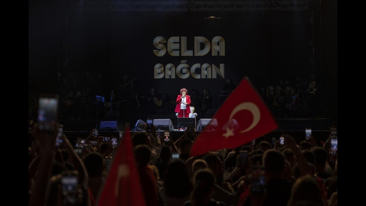 MÜZİĞİN YAŞAYAN EFSANESİ SELDA BAĞCAN İLE MERSİN’DE ‘CUMHURİYET’ COŞKUSU