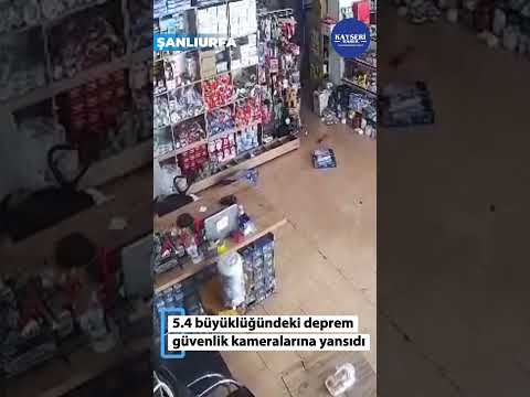 5.4 büyüklüğündeki deprem güvenlik kameralarına yansıdı