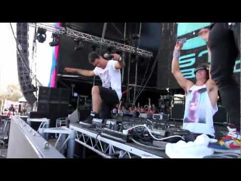 'SUMMAFIELDAYZE 2012' Stafford Brothers & Timmy Trumpet