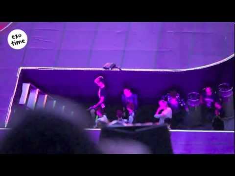 [FANCAM] 130316 KMW in BKK - EXO-K Backstage (during Alone and Sexy Love)