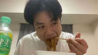【元力士】ごつ盛り塩、ソース焼きそばひとつずつと納豆２ついちごヨーグルトひとつを喰らう【朝ごはん】
