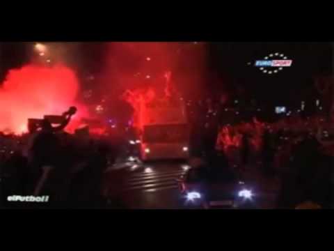 El camarazo de Heinze seguido de la copa que cae de las manos de Sergio Ramos xD.wmv