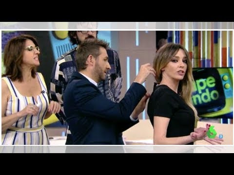 El incómodo percance de Anna Simón con su vestido en 'Zapeando'