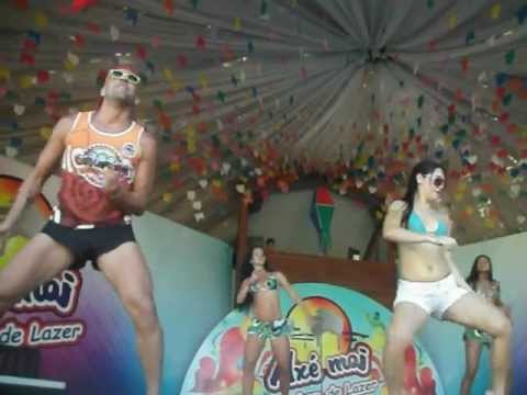 Gisele da Banda a Bronkka e Mc Ralado fervendo com a cia Axé Moi