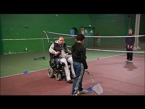 Professeur de sport tétratplégique: "Je ne vois même pas son handicap" selon un élève - 02/03