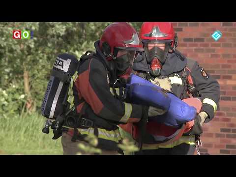 Oefening chloorlekkage zwembad en redden drenkeling Brandweer Finsterwolde - RTV GO! Omroep Gemeente Oldambt