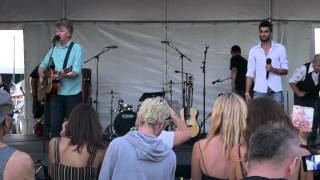 Neil Finn with Sharef King - Don&#39;t Dream It&#39;s Over (live in Auckland 2016)