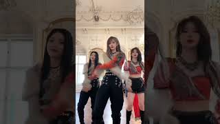 Download lagu Mari semua dansa denganku #ChenKe #HongJingWen #HuXiaoHui #SNH48 mp3