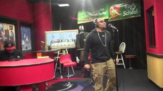 Avant performs More & Sailing while visiting the Red Velvet Cake Studio