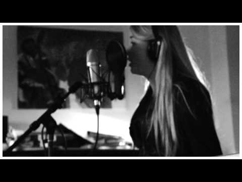 TJ Home Recordings Presents: Lieke Manning - Royals (Cover Lorde)