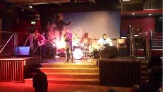 Enrico Delves Performing Crazy Live At The Gold Show Walkabout Bar Temple