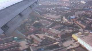 preview picture of video 'Airplane landing in Kunming China'