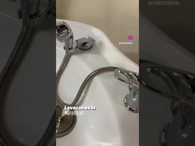 Vídeo relacionado con Italian Design - Lavacabezas de Peluquería Profesional Straight Line - Diseño Moderno y Funcional - Asiento Ergonómico y Acolchado, Cuba Basculante de Cerámica y Estructura Robusta - Color Negro