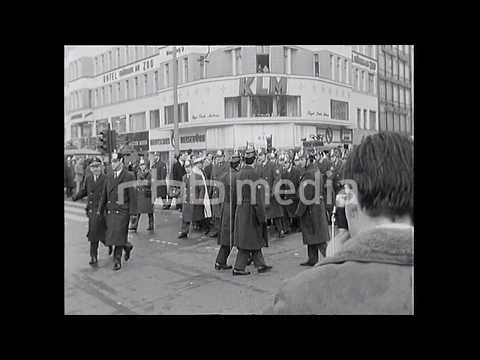 Sprechchöre und Parolen auf dem Kurfürstendamm, 1968