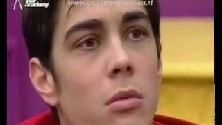 Grégory Lemarchal s'effondre en larmes en se voyant chanter SOS d'un terrien