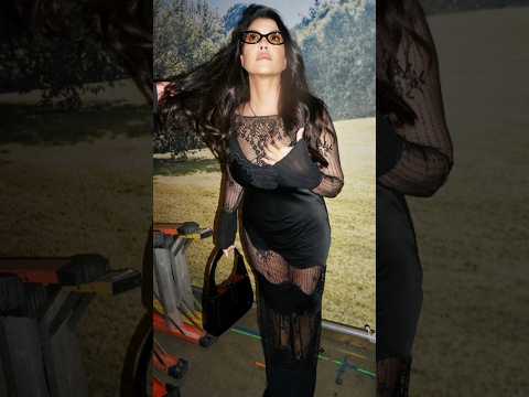 Kourtney Kardashian's Cheeky Black Dress Breaks the Internet!