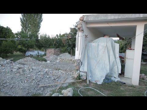 Ora News - Qytetari nga Mamurrasi: Tërmeti më la pa shtëpi, nusja e djalit shtatzënë jeton në çadër