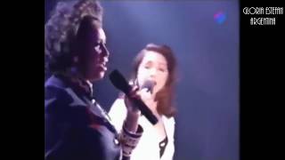 Gloria Estefan &amp; Aretha Franklin - Coming Out Of The Dark (Live from Duets TV Special 1993)