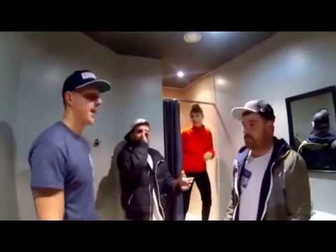 Bloxed Beats performing Hideaway with Kiesza