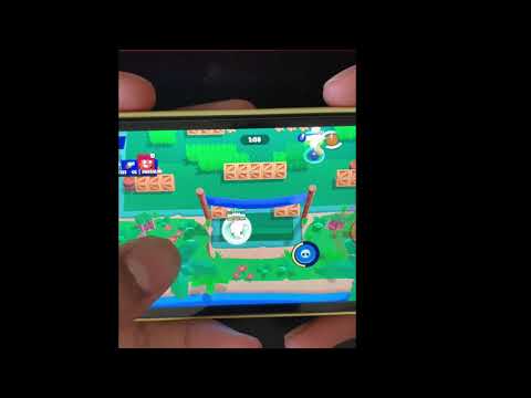 Playing Brawl Stars on the Smallest Phone I Could Find