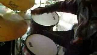 preview picture of video 'manolo ozan (bajo control - banda) precalentamiento en bateria'