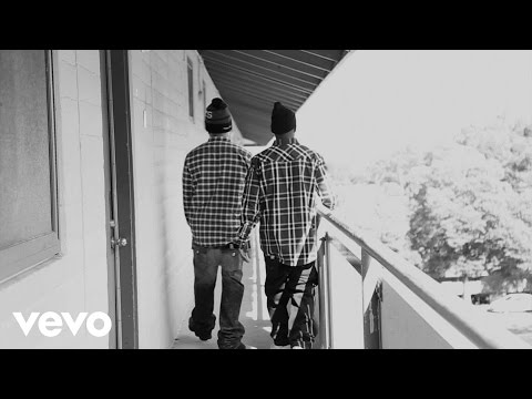 Vellione - Hennessy Don't Help ft. 4rAx