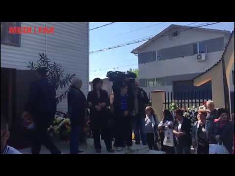 Mediafax 02 Mai - Peste 100 de persoane la înmormântarea lui Răzvan Ciobanu