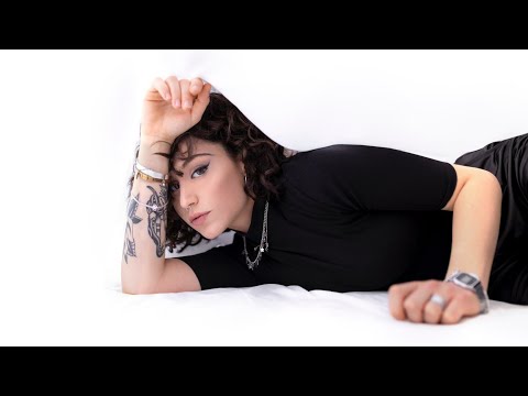 Giulia Molino - Va tutto bene (Official Video Lyrics)