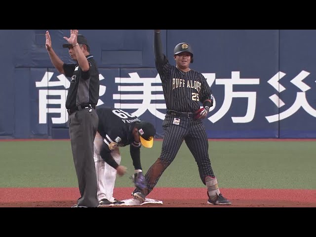 【2回裏】待望の一打!! バファローズ・内藤鵬 フェンス直撃のプロ初ヒットを放つ!!   2024年9月15日 オリックス・バファローズ 対 福岡ソフトバンクホークス