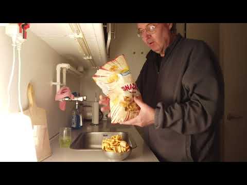 MongoTV_11185 - Del 1 - SPISER SKÅL BACON CHIPS TIRSDAG AFTEN EFTER DAMPMASKINE NUMMER 2 KOMMET