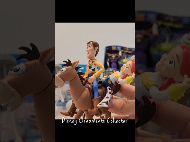 Vídeo relacionado con Mattel Disney Pixar Storytellers Toy Story - Paquete de 3 Figuras de Woody, Jessie y Bullseye, auténticas Figuras posables de 4 Pulgadas, coleccionables de Personajes Clave