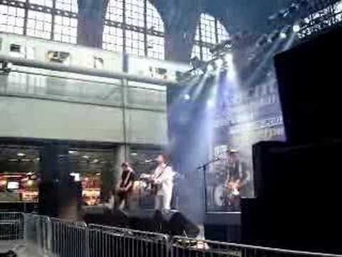 Tom Helsen Out of something