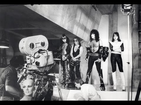 KISS Meets the Phantom of the Park: Cult Film Showdown 1406