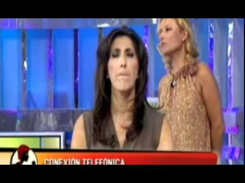 Φάνηκε το στήθος παρουσιάστριας κατά τη διάρκεια της εκπομπή της!