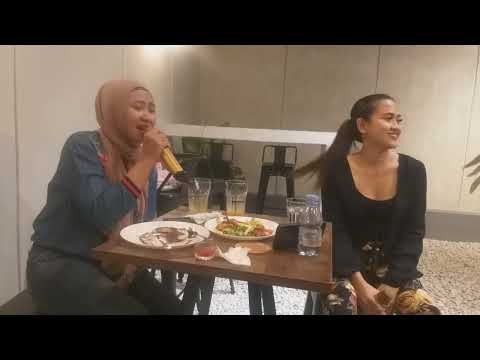 Keseruan si Goyang Kipas Sate dicafe sang diva pemilik Goyang Pecel Lele Meggy Diaz