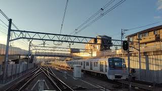 相鉄8000系8712F　各停横浜行到着&8710F　特急海老名行発車　相鉄西谷駅