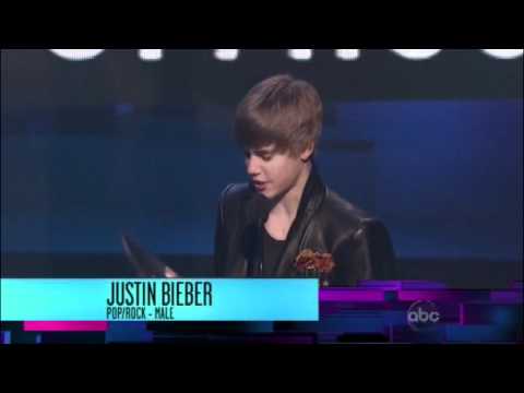 Justin Bieber thanks Michael Jackson at 2010 AMAs Full Video
