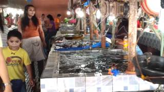 preview picture of video 'Fresh Seafood - Tanauan Market - Philippines'