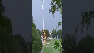 Download lagu Detik detik petir menyambar pohon mp3